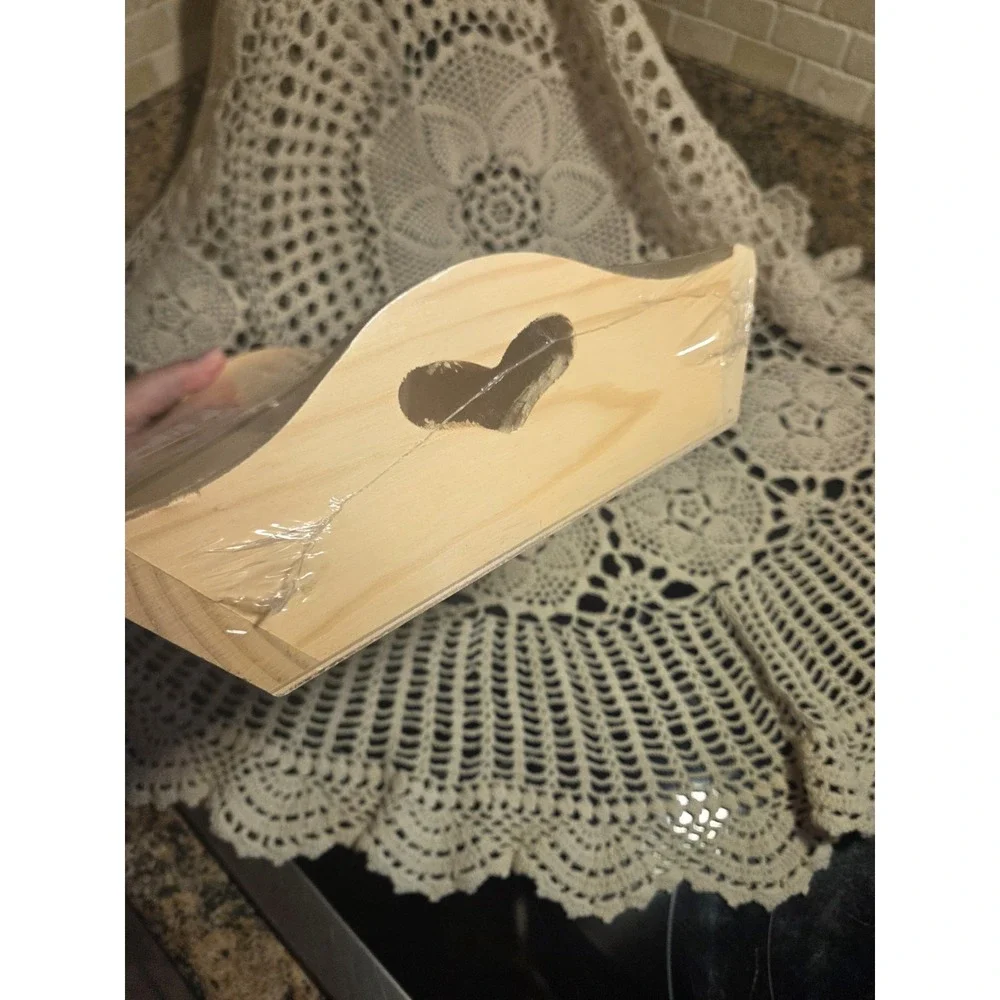 NWT Pine Wooden Heart Basket Unfinished Project Craft Piece